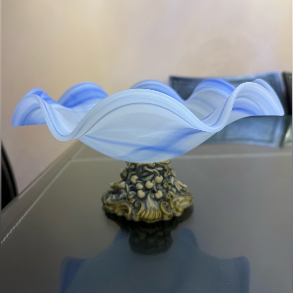 Elegant Blue & White Art Glass Vase with Ornate Gold Base | - Picture 8 of 8